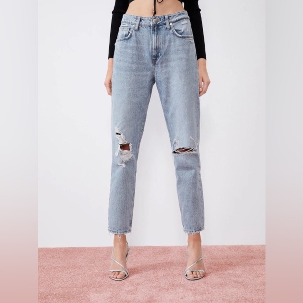 Zara distressed high rise Mom Jeans, size 6
